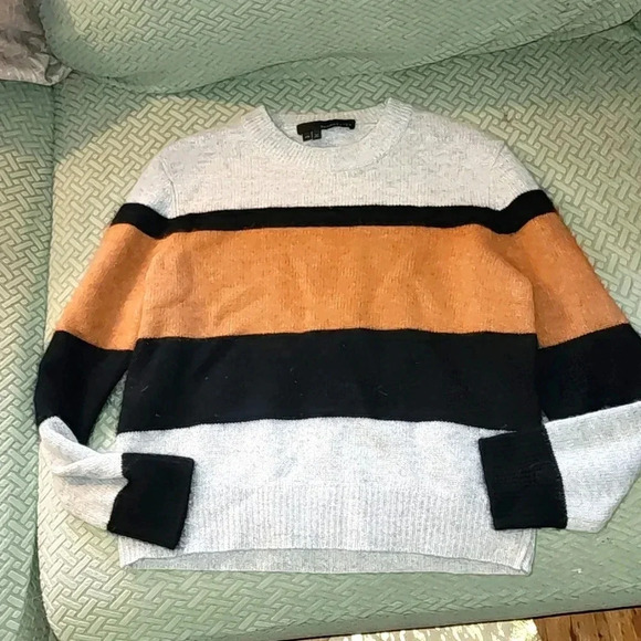 360 Sweater 70% Wool 30% Dehaired Raccoon Yarn - Picture 1 of 4